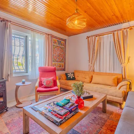 Holiday home Nar Alacati Private Jacuzzi House