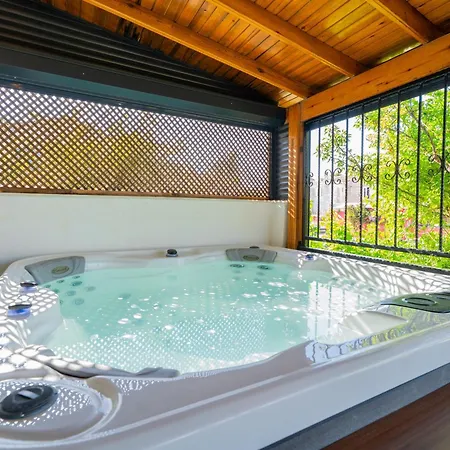 Holiday home Nar Alacati Private Jacuzzi House *